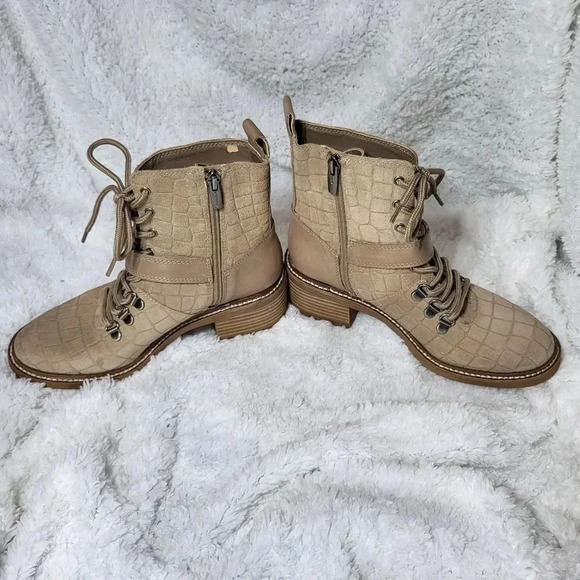 NWOT Vince Camuto Kaiander Boots - Picture 2 of 9